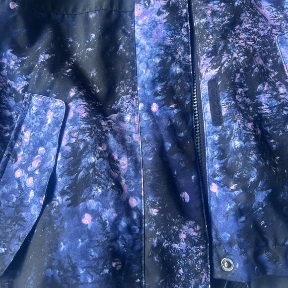 Roxy Skiing/ Snowboarding Kit - Picture 2 of 3